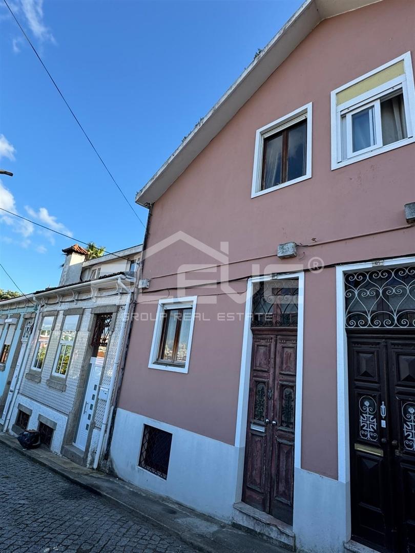Moradia Para Remodelação Total – Vistas Rio Douro