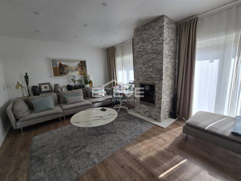 Moradia T4 totalmente renovada em Oliveira do Douro