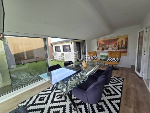 Moradia T4 totalmente renovada em Oliveira do Douro