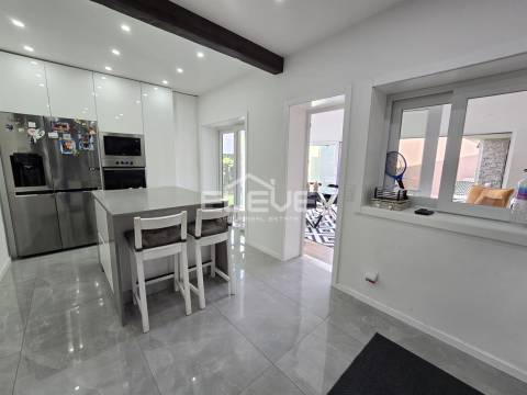 Moradia T4 totalmente renovada em Oliveira do Douro