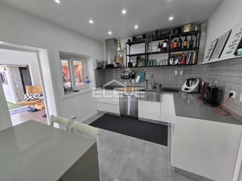 Moradia T4 totalmente renovada em Oliveira do Douro