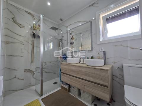 Moradia T4 totalmente renovada em Oliveira do Douro