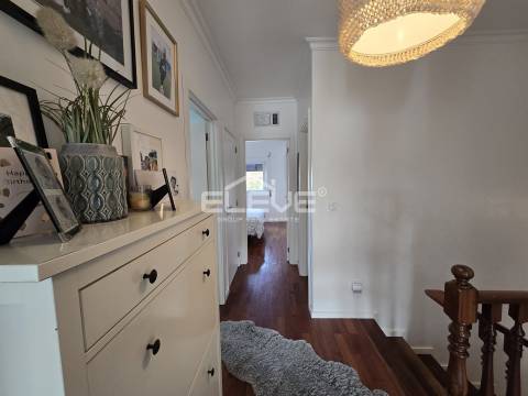 Moradia T4 totalmente renovada em Oliveira do Douro