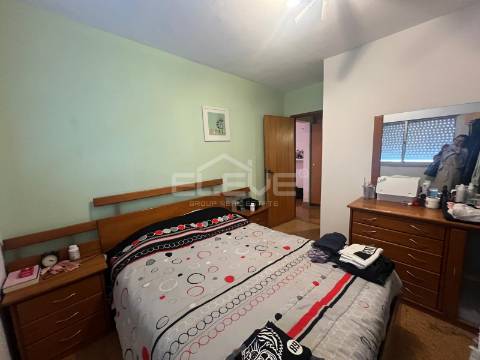 Excelente T1 Junto Metro Vila Deste