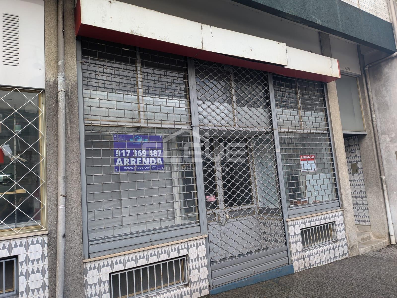 Loja Comercial Próximo Estação Devesas