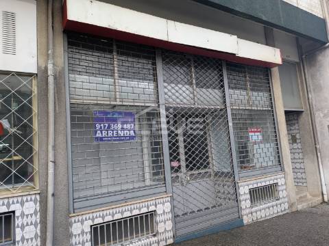 Loja Comercial Próximo Estação Devesas