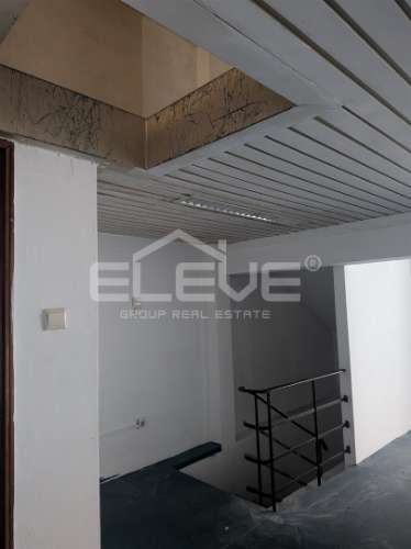 Loja Comercial Próximo Estação Devesas