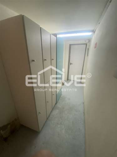 Armazém Comercial/Industrial com Terreno