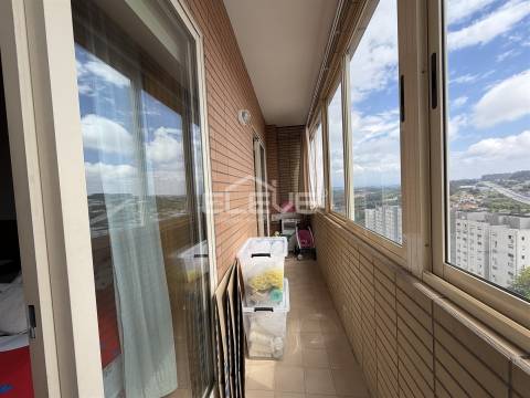 Excelente T2 Condomínio Reservado Vila Deste