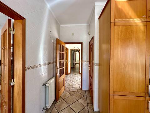 Moradia Isolada T5  Situada nas Caixas em Sesimbra com piscina