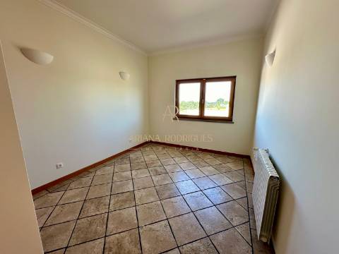 Moradia Isolada T5  Situada nas Caixas em Sesimbra com piscina