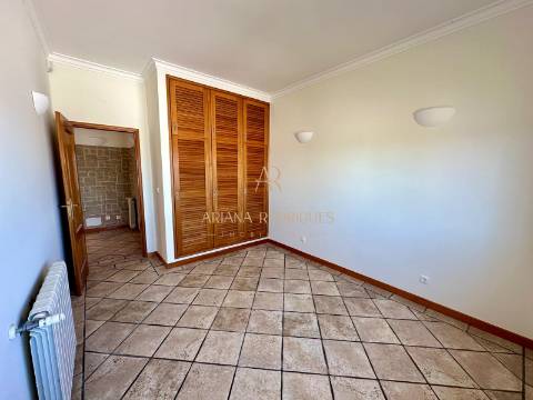 Moradia Isolada T5  Situada nas Caixas em Sesimbra com piscina