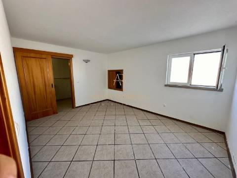 Moradia Isolada T5  Situada nas Caixas em Sesimbra com piscina