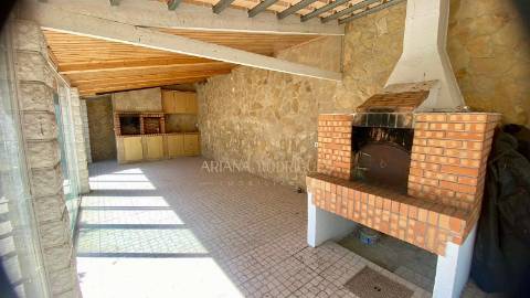 Moradia Isolada T5  Situada nas Caixas em Sesimbra com piscina