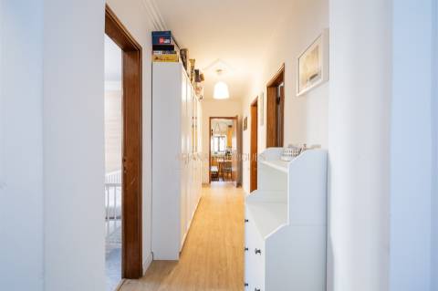 Andar de Moradia à venda em Corroios