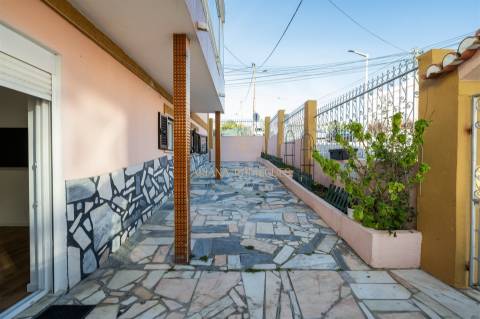 Andar de Moradia à venda em Corroios