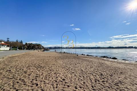 Fantástica Moradia T3 com Logradouro Foz do Douro - Porto