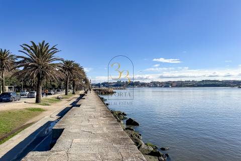 Fantástica Moradia T3 com Logradouro Foz do Douro - Porto