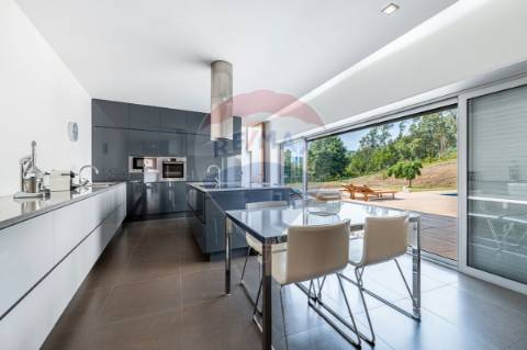 Moradia T4 para venda