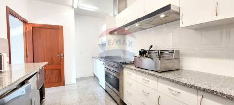 Moradia T7 para venda