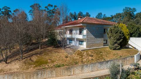 Moradia T4 para venda