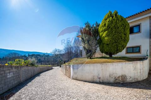 Moradia T4 para venda