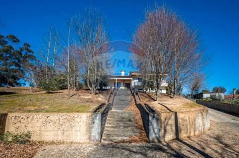 Moradia T4 para venda