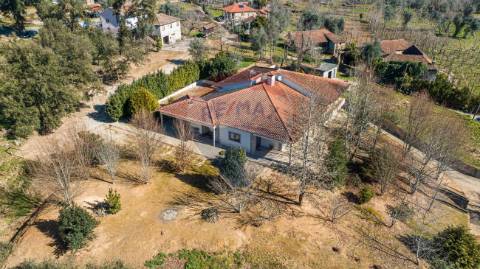 Moradia T4 para venda