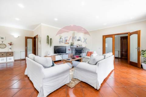 Moradia T4 para venda