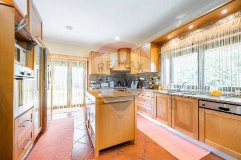 Moradia T4 para venda