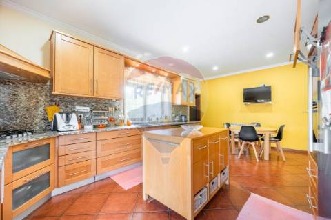 Moradia T4 para venda