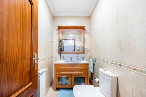 Moradia T4 para venda