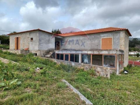 Moradia T4 para venda