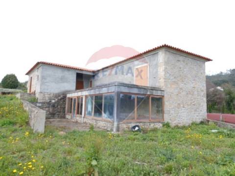 Moradia T4 para venda