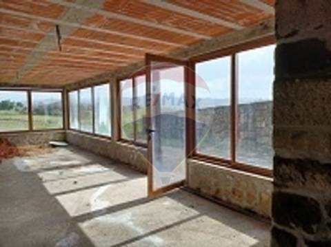 Moradia T4 para venda