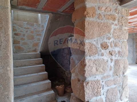 Moradia T4 para venda