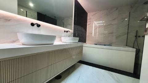 Moradia T4 para venda