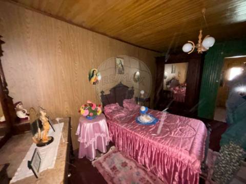 Moradia T4 para venda