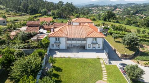 Moradia T4 para venda