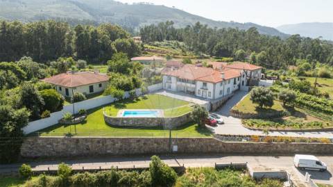 Moradia T4 para venda