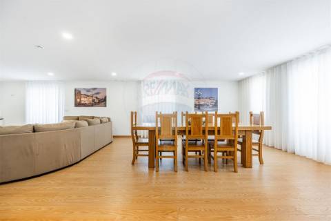 Moradia T4 para venda