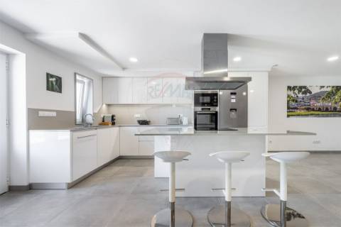 Moradia T4 para venda