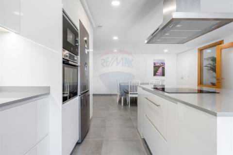 Moradia T4 para venda