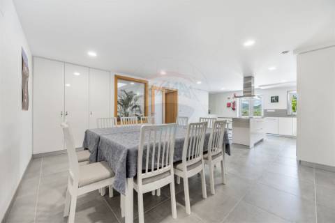 Moradia T4 para venda