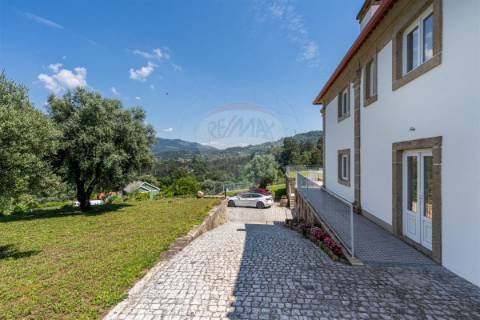 Moradia T4 para venda