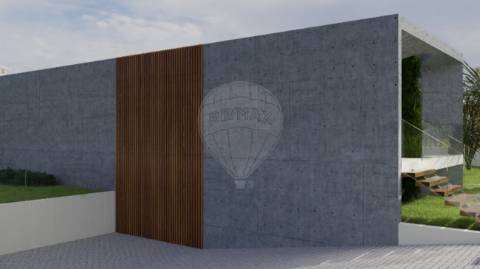 Moradia T4 para venda