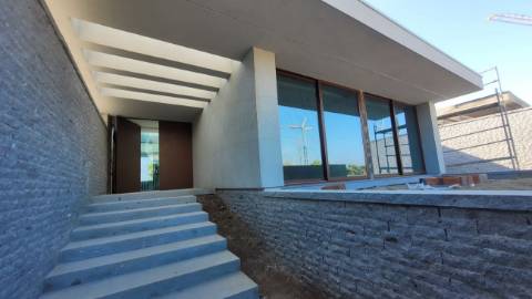 Moradia T4 para venda