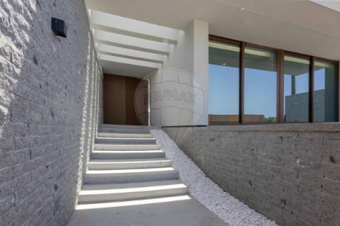 Moradia T4 para venda