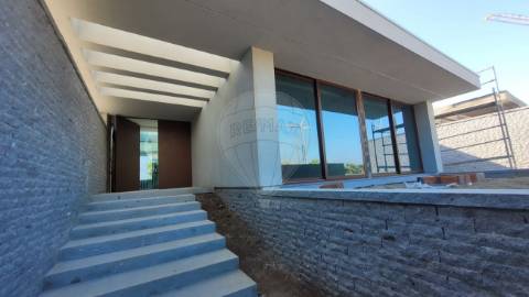 Moradia T4 para venda