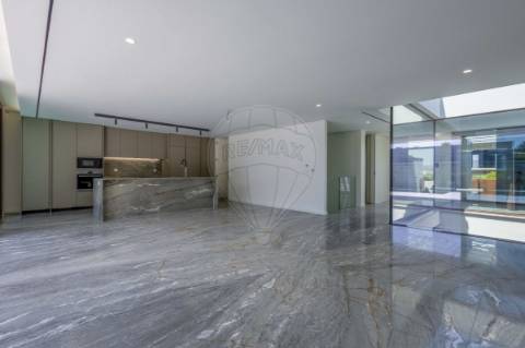 Moradia T4 para venda